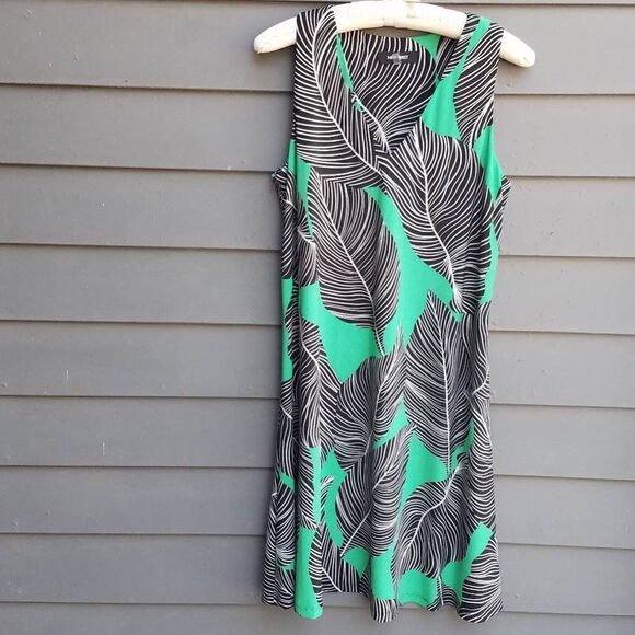 9 West Tropical Black/Green leaf V Neck Pop Over Dress Size 10 - Picture 4 of 8